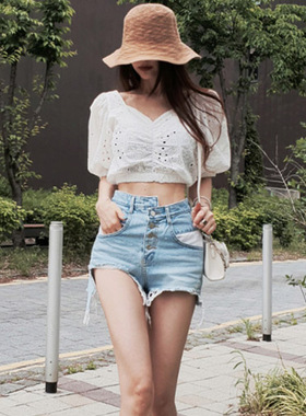 MISS WU特洋气的新浅蓝色！夏日必入的磨破毛边4粒扣高腰牛仔短裤