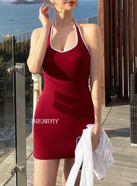 MISS WUZI619夏日出游佳品~女人味挂脖露背包臀连衣裙cr