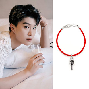 范丞丞日常配戴同款红色手绳剑牌吊坠手链环百搭时尚男女潮流饰品