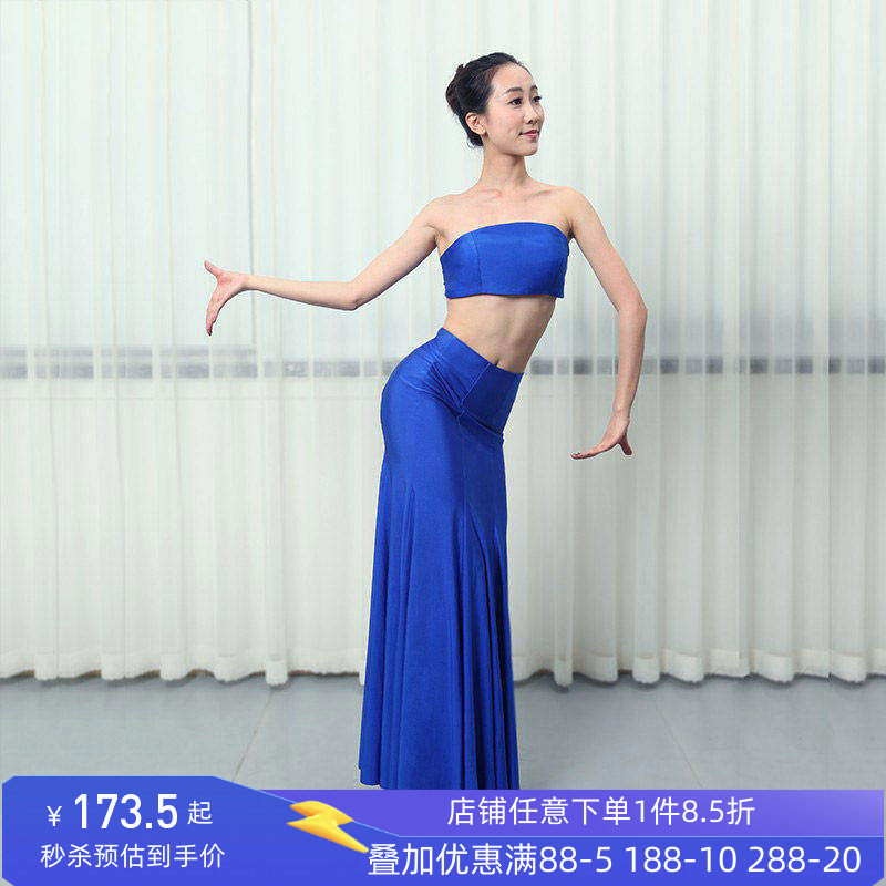 傣族演出鱼尾裙孔雀舞