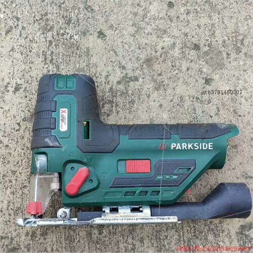 议价拍前:PARKSIDE充电式曲线锯 12V 工厂单位货外表如图