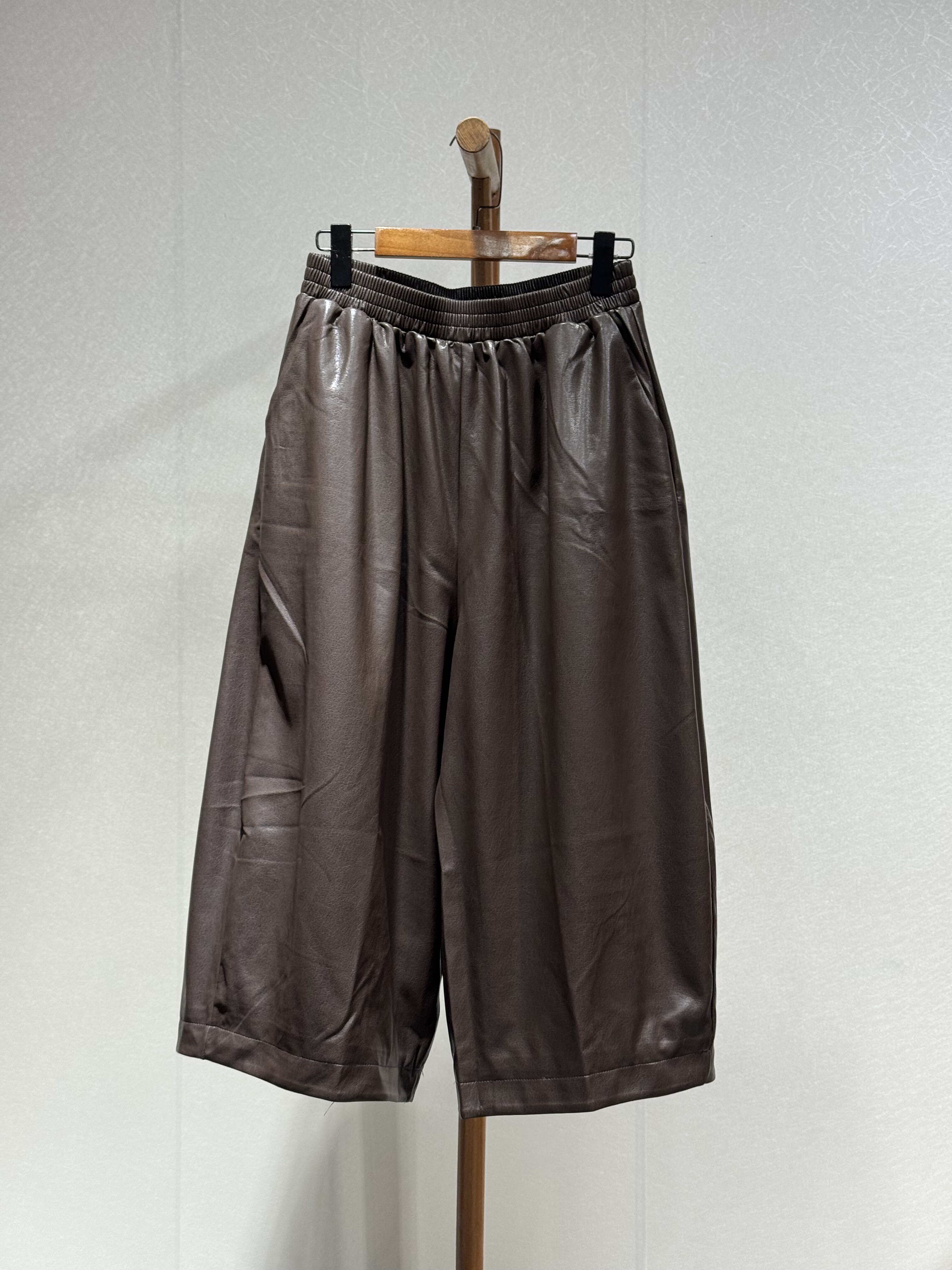 原创设计 时尚百搭休闲慵懒风松紧腰皮裤8650