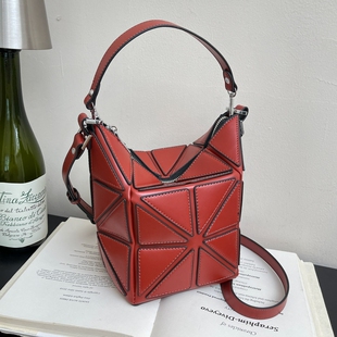 休闲大容量包包女冬2025新款时尚斜挎包高级质感单肩包通勤托特包