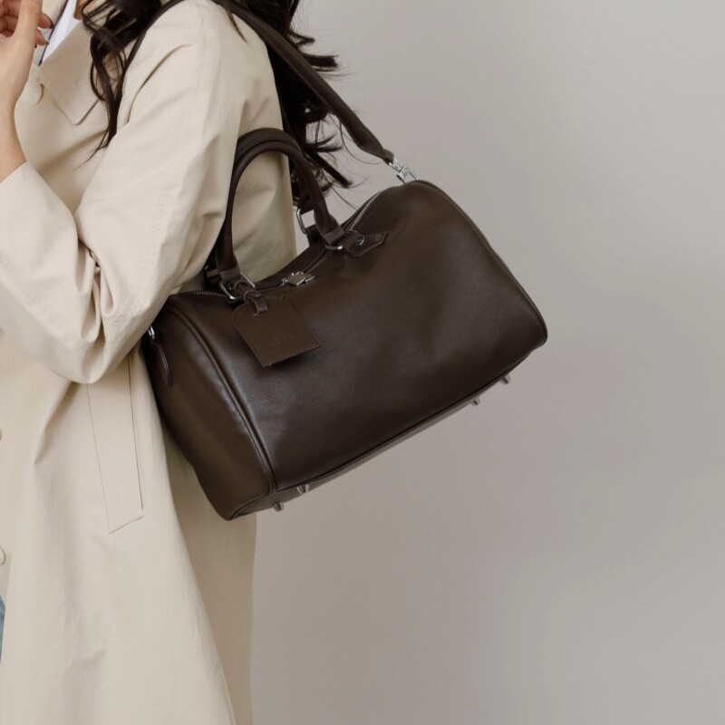 手提大容量黑色波士顿包包女士2026新款高级感上班通勤斜挎枕头包