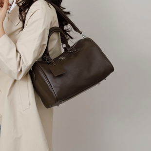 手提大容量黑色波士顿包包女士2026新款高级感上班通勤斜挎枕头包