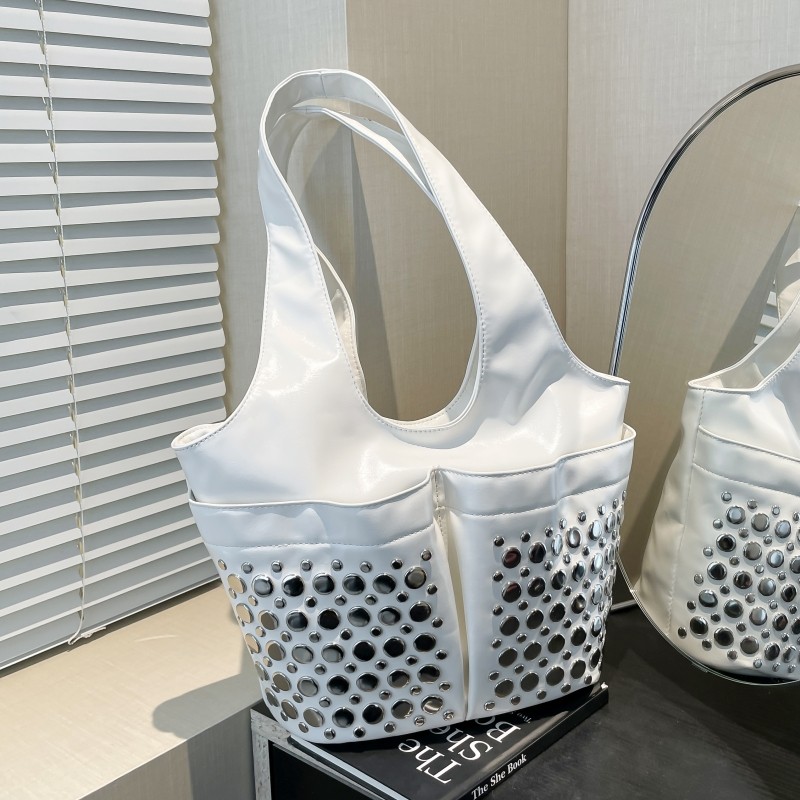 小众设计新款休闲通勤单肩包高级铆钉时尚百搭质感简约腋下水桶包,箱包皮具/热销女包/男包,水桶包,淘宝优惠券,粉丝福利购,淘宝优惠卷