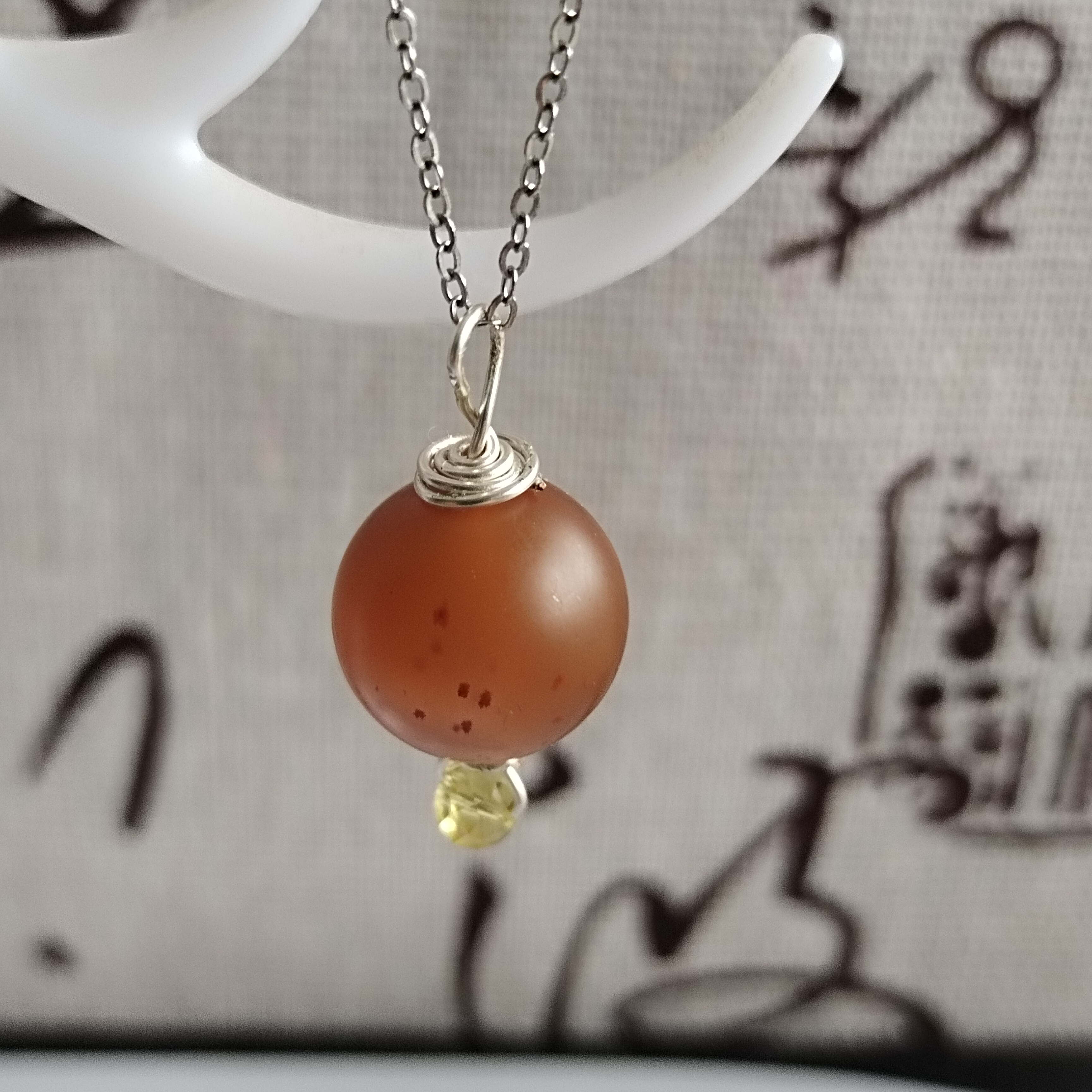 5.12南京雨花石红玛瑙打磨珠子，diy手工吊坠，有点内裂,不含链子