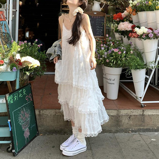 茶歇法式白色吊带连衣裙女夏季新款小个子高级感度假风宽松长裙