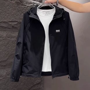 秋冬款外套男士连帽冲锋衣2026秋季新款潮流百搭微宽松工装夹克男