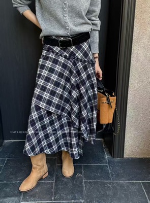 韩系2025秋季新款时尚洋气百搭显瘦设计感不规则格纹半身裙女