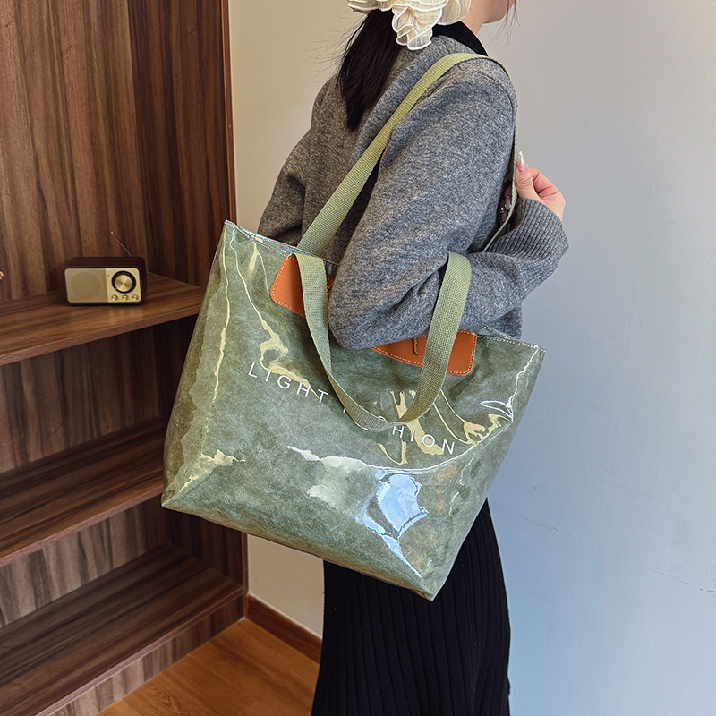 手提单肩大包女字母防水杜邦纸a4公文包文件书包时尚简约购物女包