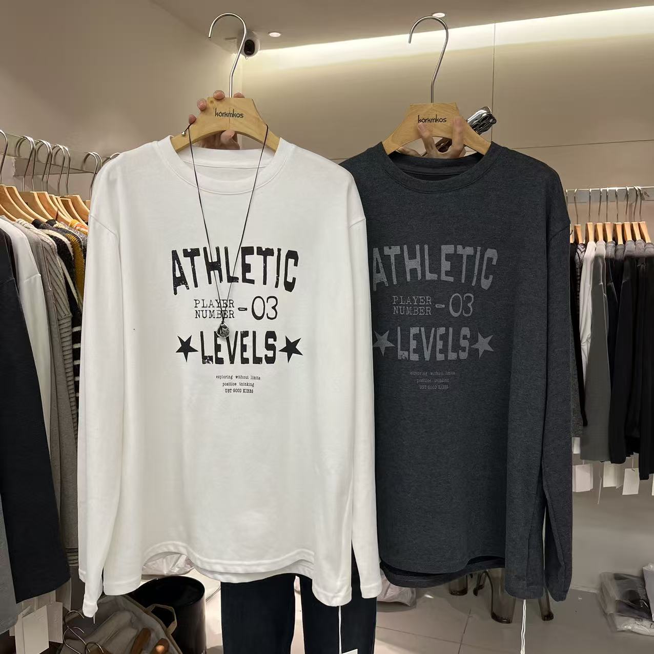 圆领字母图案宽松长袖T恤