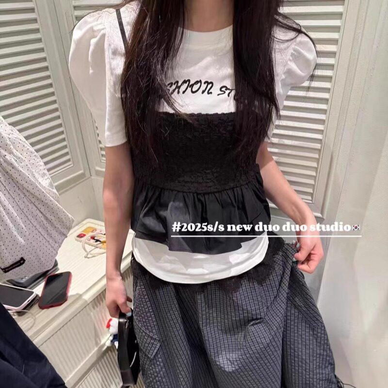 荷叶边吊带+字母泡泡袖T恤