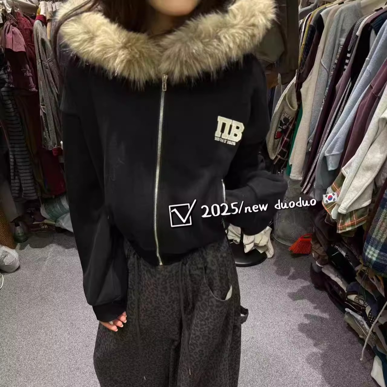 毛领字母刺绣短款卫衣拉链开衫