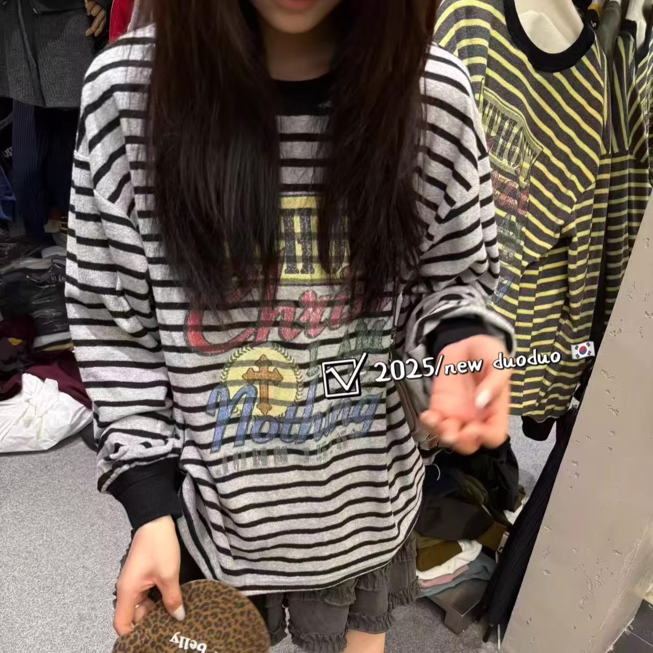 字母图条纹拼色磨毛宽松长袖T恤