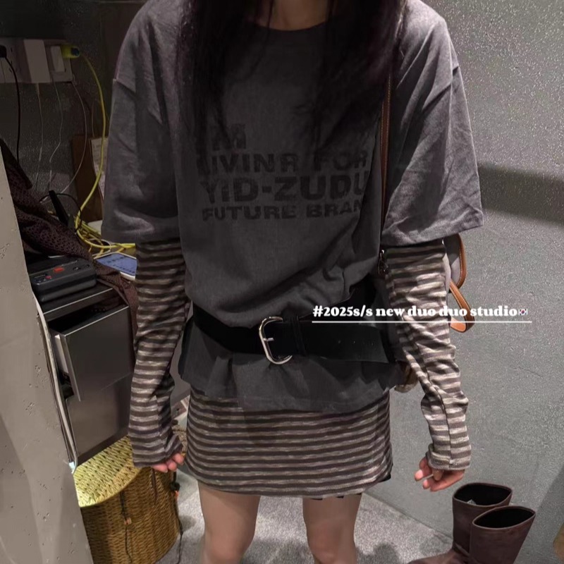 字母拼接条纹袖假两件短袖T恤