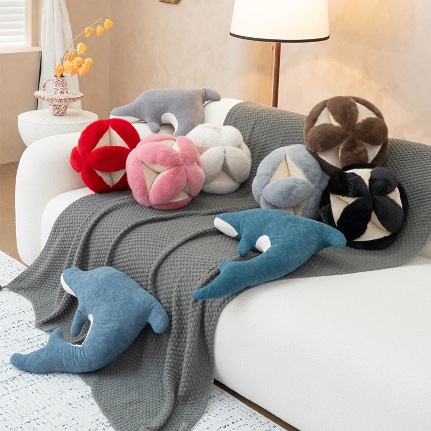 新中式复古绣球造型毛绒抱枕手工暗缝异形沙发靠垫高级感客厅可爱