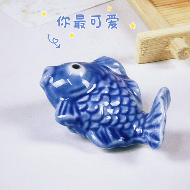 呆萌小鲤鱼陶瓷创意摆件饰品筷托