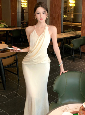 法式缎面挂脖连衣裙珍珠仙女夏季气质掐腰礼服长裙海边度假包臀裙