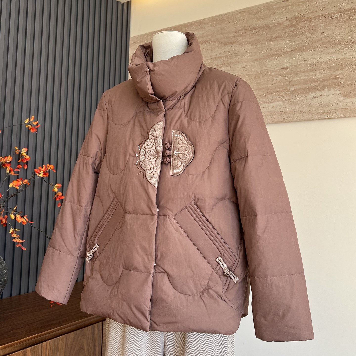 妈妈装轻薄冬季羽绒服绣花开衫