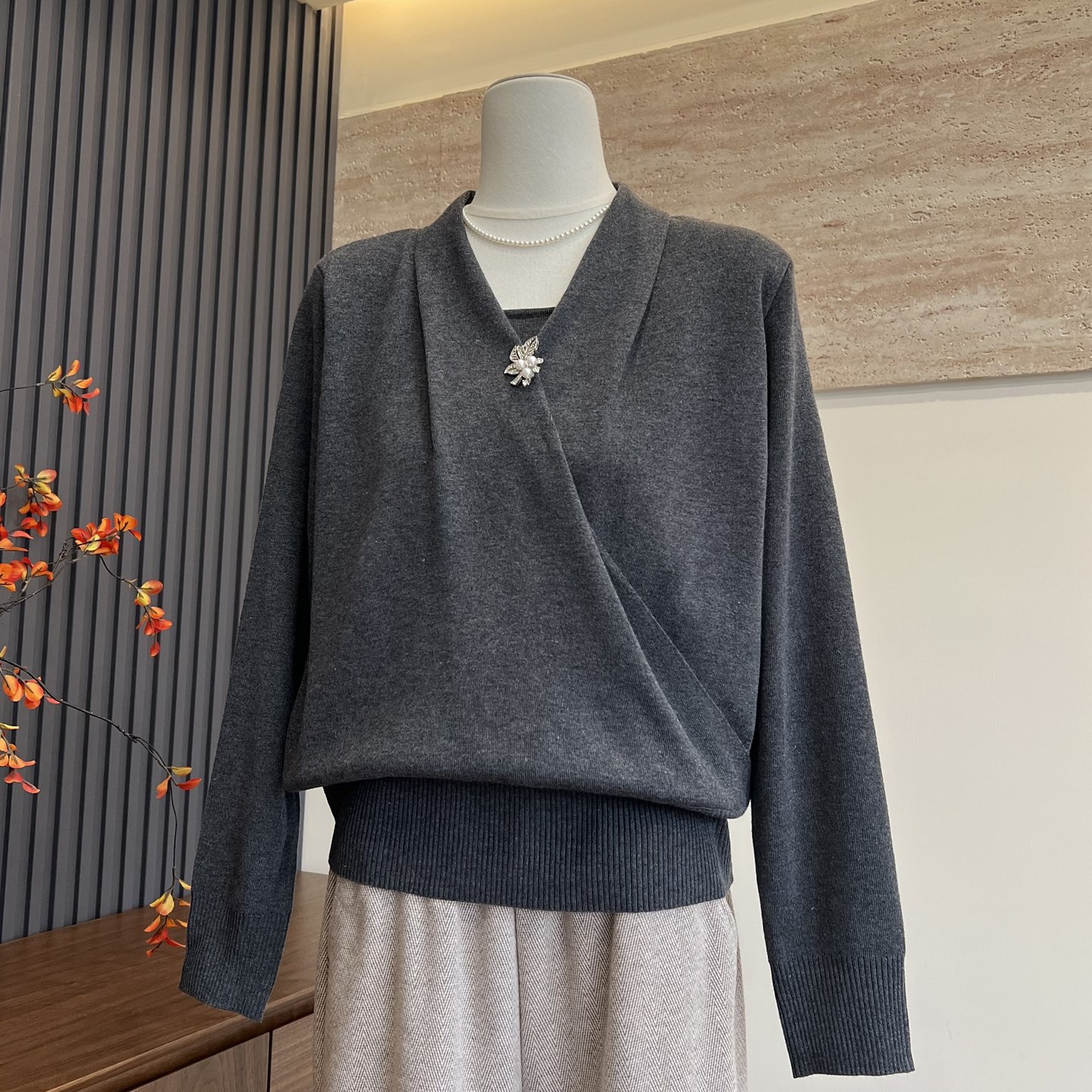 时尚气质新款妈妈装针织长袖V领上衣内搭中老年女秋冬季百搭毛衣