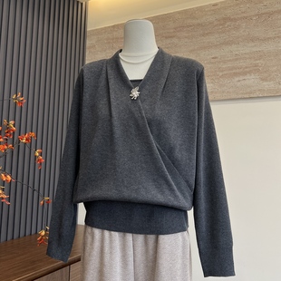 时尚气质新款妈妈装针织长袖V领上衣内搭中老年女秋冬季百搭毛衣