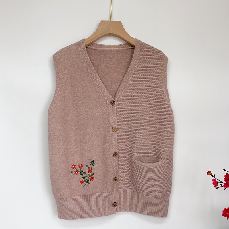 中老年毛衣衫女秋冬针织开衫马甲绣花羊绒背心大码洋气外穿坎肩