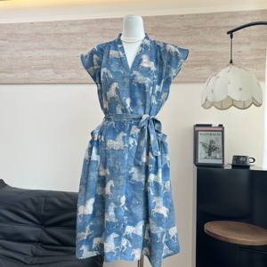 新款小个妈妈装夏季V领连衣裙子