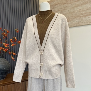 气质时尚新款妈妈秋冬季针织上衣加厚中老年女假两件内搭保暖毛衣