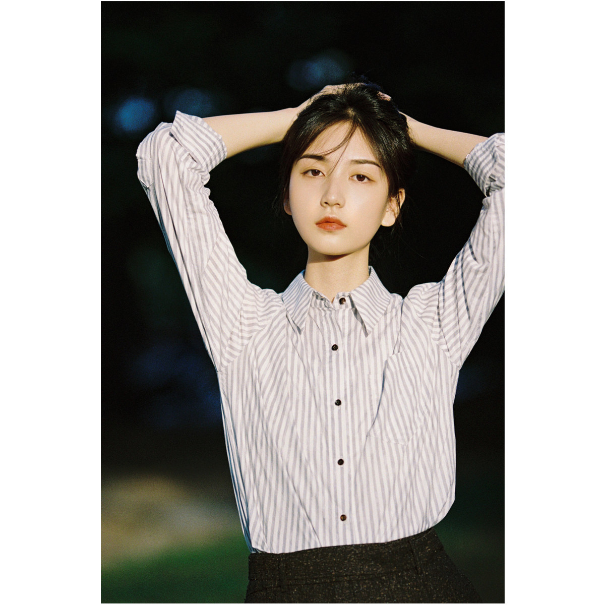 theself手绘浅灰小领长袖衬衫