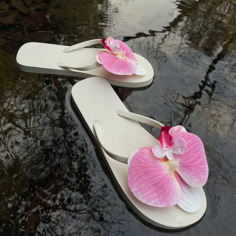 泰国小众蝴蝶兰人字凉拖女2025新款花朵夹脚人字拖度假海边沙滩鞋