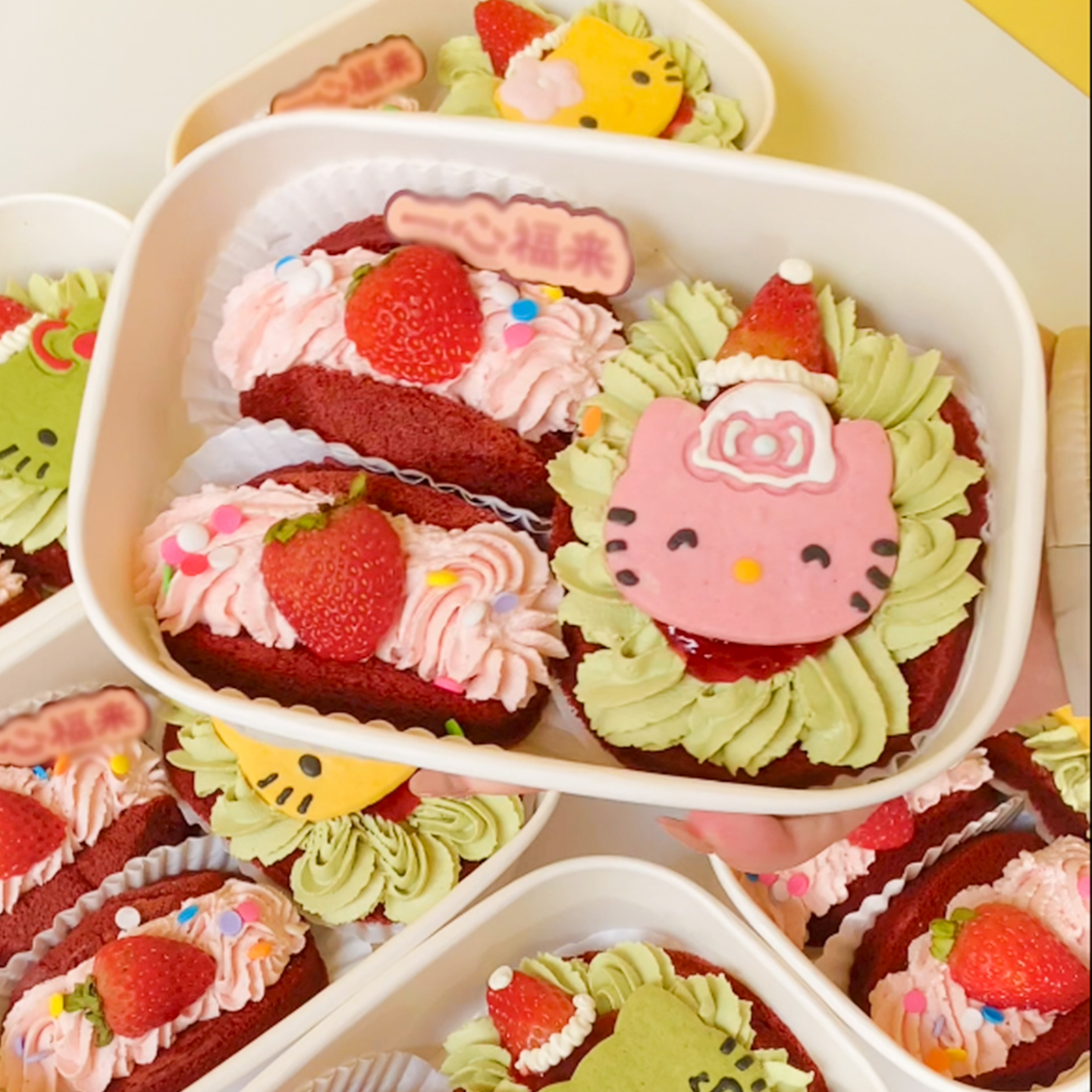 圣诞节KT猫草莓蛋糕抱抱卷包装盒