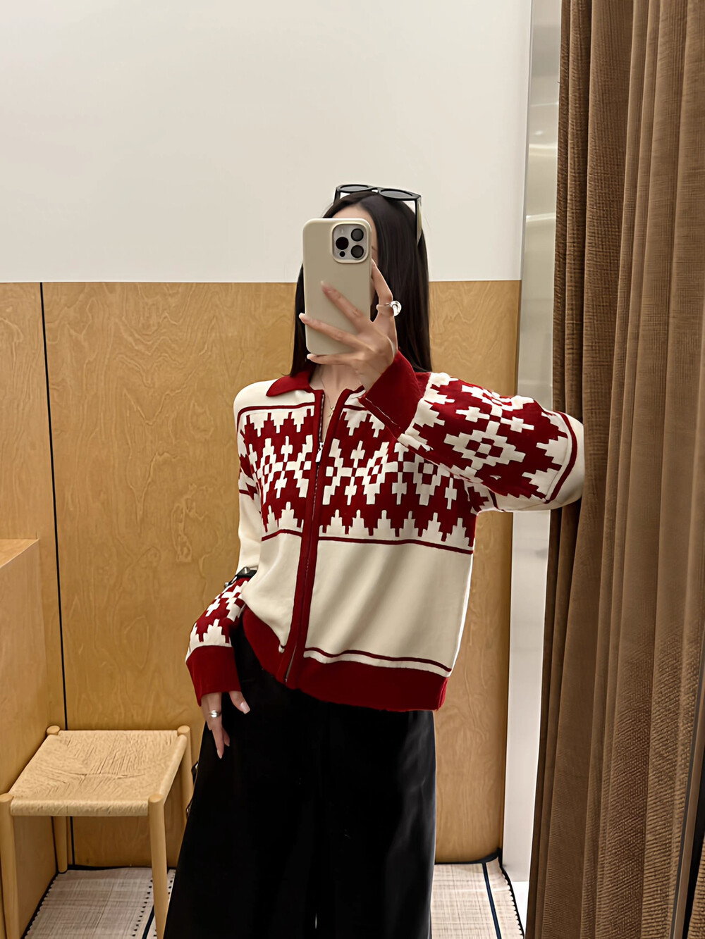 Hhh 2025年冬季新款韩版复古设计感菱形格子毛衣拉链针织开衫女