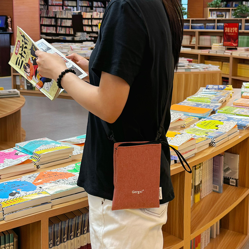 迷你超轻手机小挎包通勤遛弯包包