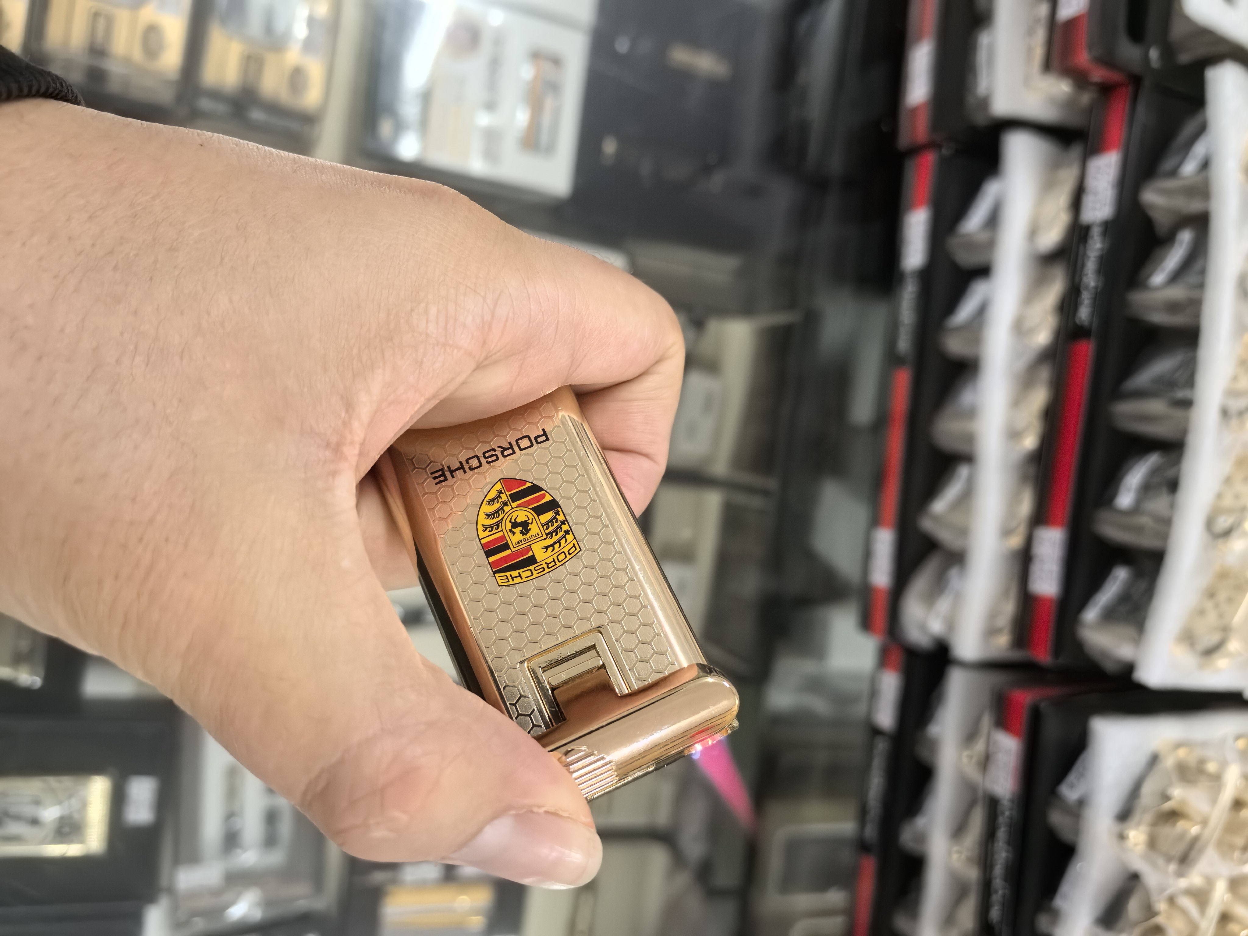 乔楚个性创意充气打火机下拉防风红火焰点烟送礼高档定制限量新款