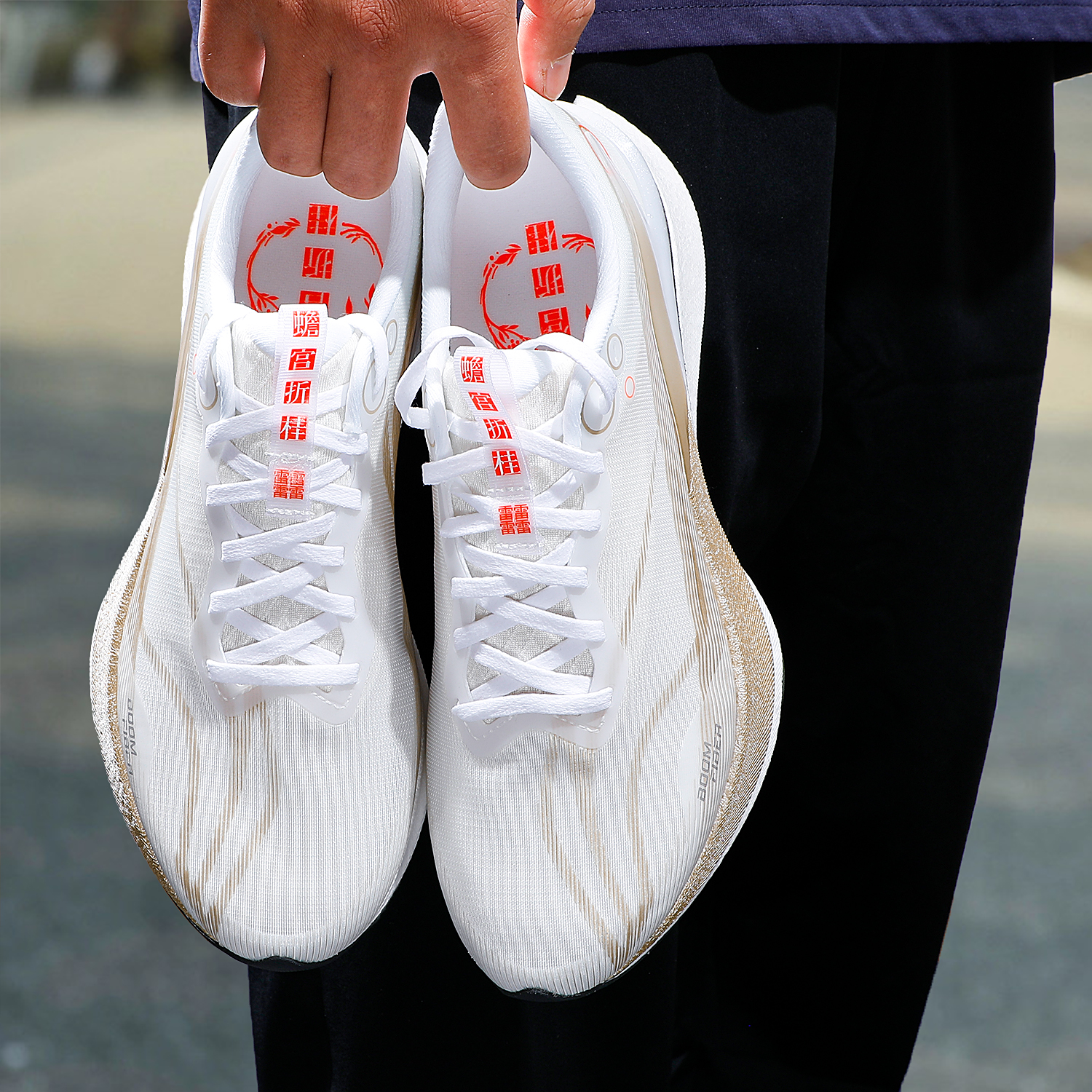 李宁2025秋季全掌䨻反光跑步鞋男款赤兔8PRO网面运动鞋ARPV003