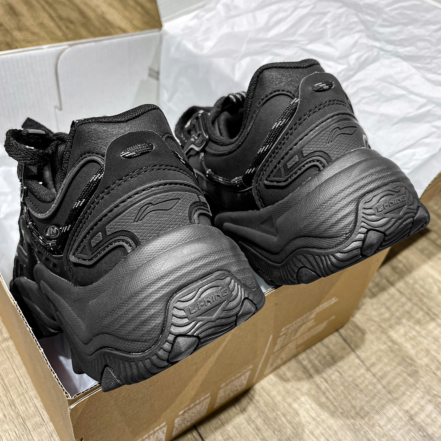 李宁女子运动休闲鞋2024