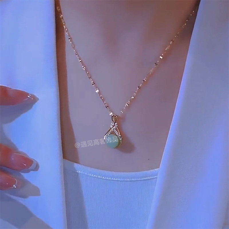 掌上明珠猫眼石玉石福袋吊坠项链女不掉色轻奢小众高级钛钢锁骨链
