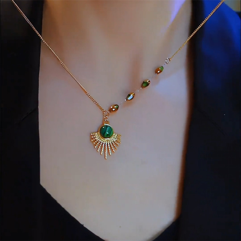 钛钢项链女不掉色2026年新款网红爆款轻奢小众高级感祖母绿锁骨链