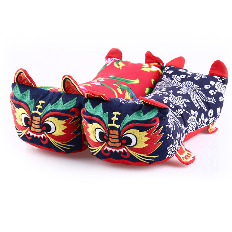 布老虎枕 玩偶枕头 布艺老虎 创意礼品 高档送礼老虎枕头