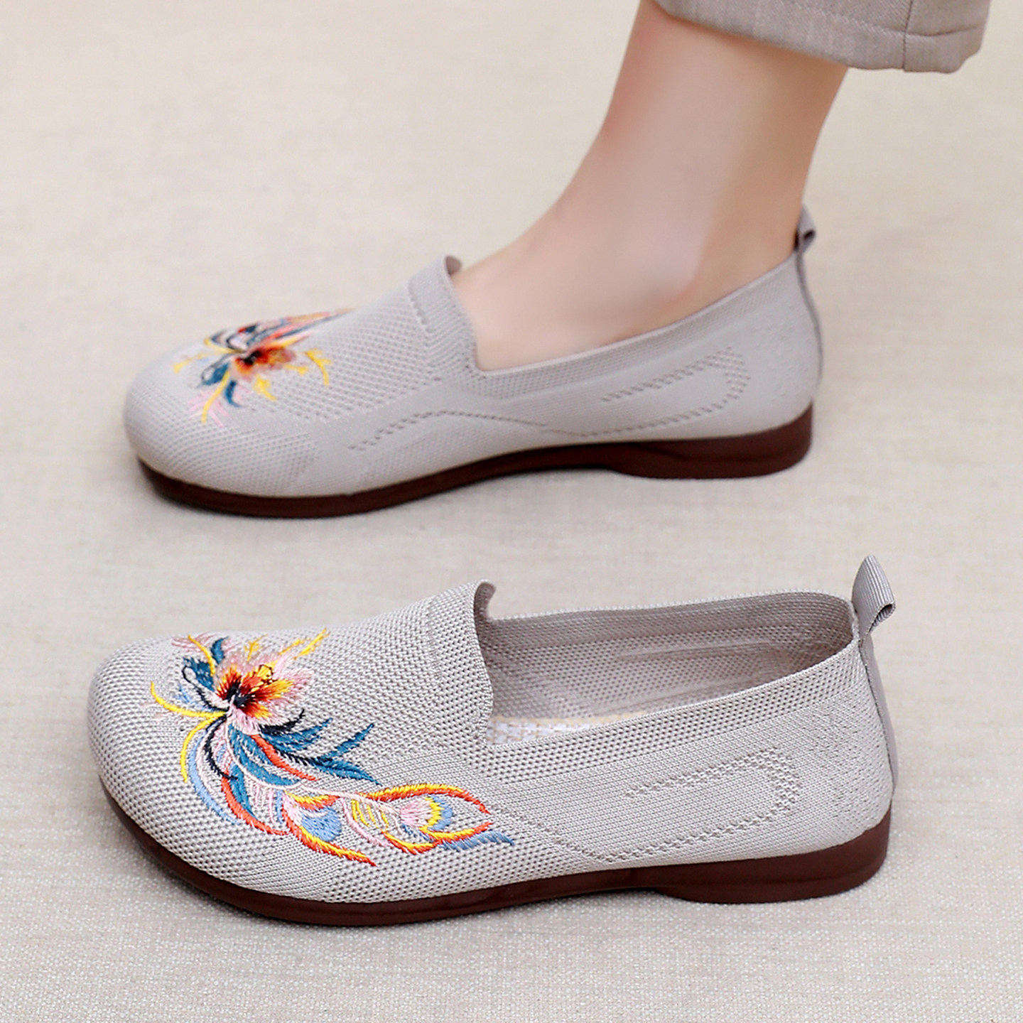 2026新款老北京布鞋女鞋软底防滑一脚蹬妈妈鞋飞织绣花鞋透气舒适