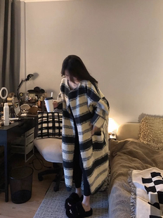 秋冬季韩版宽松显廋长袖羊卷毛过膝大衣女高级感长款条纹毛绒外套