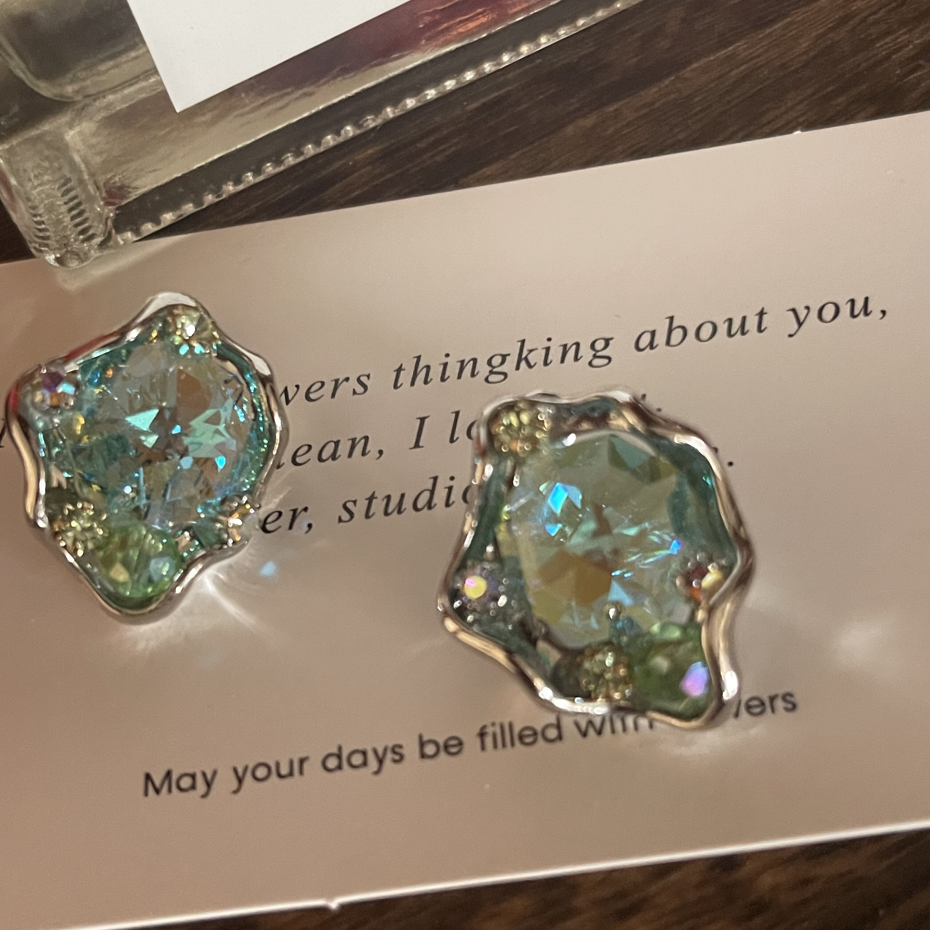 韩国进口小众不规则金属感水晶湖绿色耳环女ins潮百搭大宝石耳钉