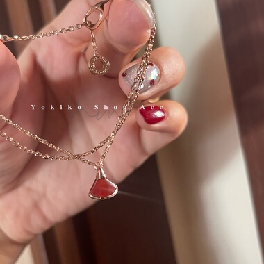 定制款电镀玫瑰金18k精致小裙子新年手链扇形贝母红玉髓手环镶钻