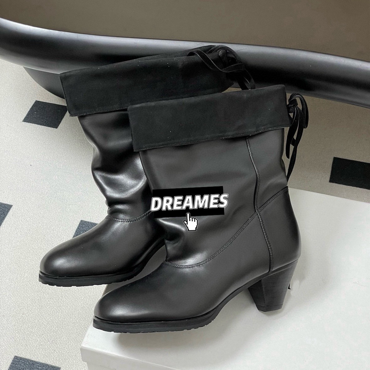 2025新款牛皮圆头粗跟短靴女皮尖头高跟靴走秀新款机车靴百搭女靴