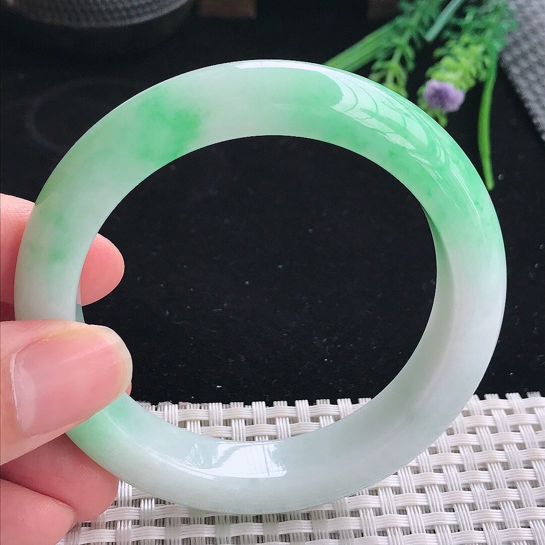 实拍A货翡翠57.8/12.6/9.5老坑精美冰润飘阳绿手镯宽边玉镯平安镯