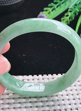 实拍A货翡翠53.5/47.5/12.2/6.8老坑满绿贵妃手镯宽边玉镯平安镯