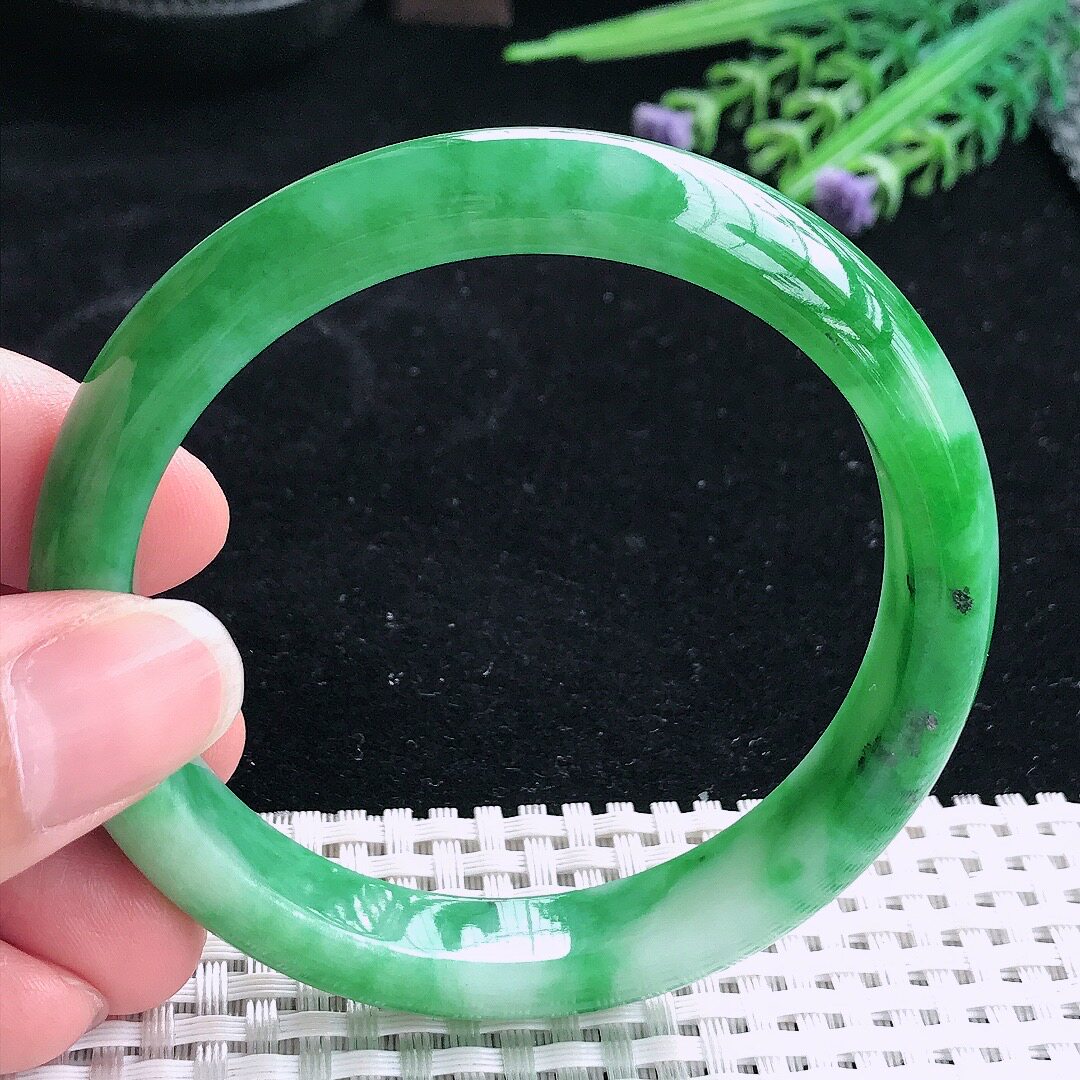 实拍A货翡翠58.5/10.9/8老坑精美辣阳绿手镯翡翠宽边玉镯平安镯