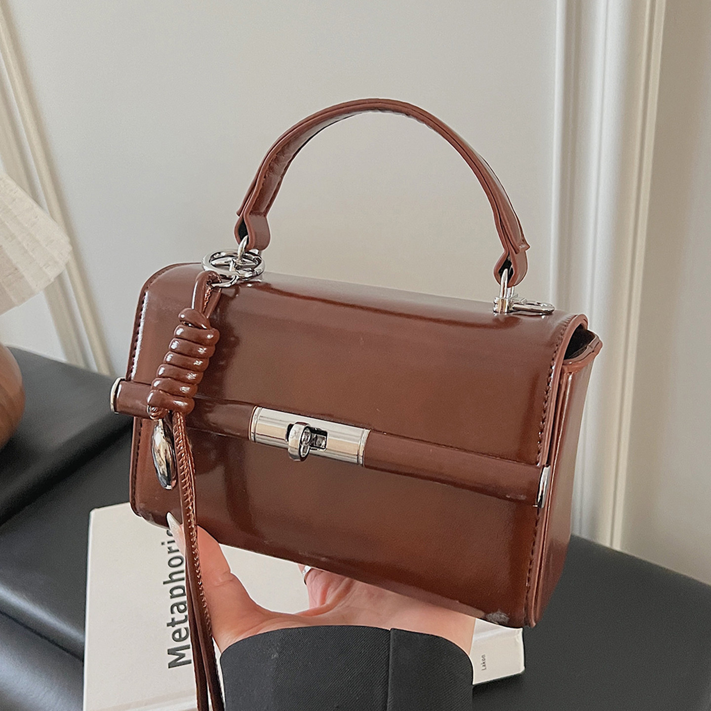 高级感手拎包包女式2026新款小众复古日常通勤百搭单肩斜挎小方包,箱包皮具/热销女包/男包,通用款女包,淘宝优惠券,粉丝福利购,淘宝优惠卷