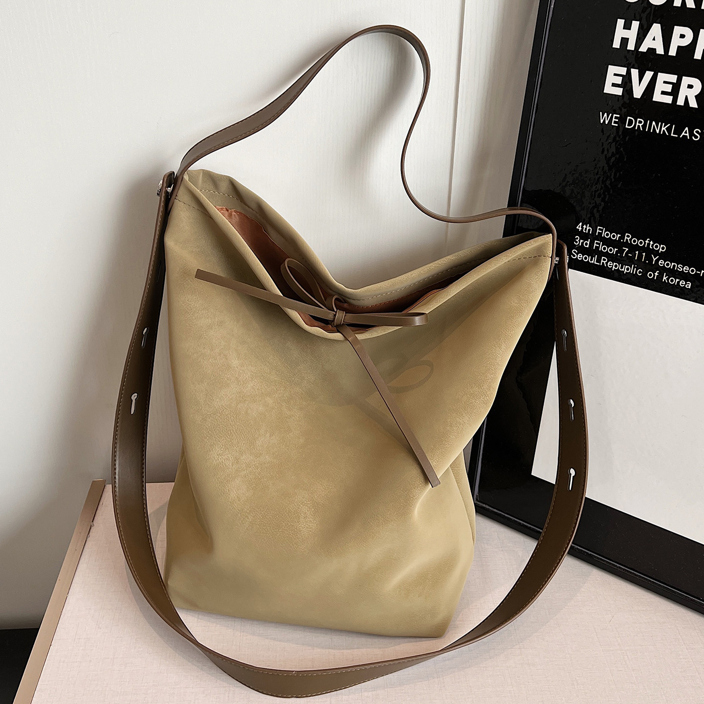 大容量斜挎包包女式2026新款休闲百搭复古单肩包大容量通勤水桶包,箱包皮具/热销女包/男包,通用款女包,淘宝优惠券,粉丝福利购,淘宝优惠卷